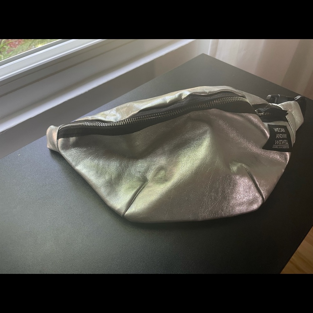 Silver Adjustable Fannypack